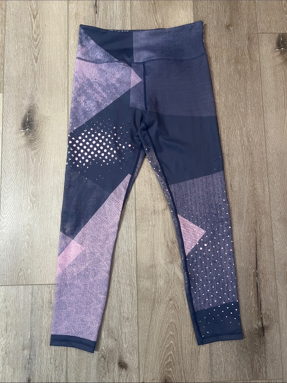ZYIA Active ~ Gray and Pink Geometric Print Active Leggings, Size L, LIKE NEW